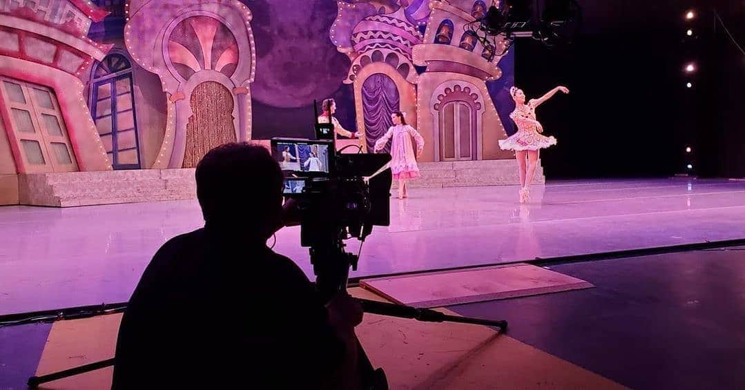 Lily Saito (齊藤莉理)さんのインスタグラム写真 - (Lily Saito (齊藤莉理)Instagram)「Nashville's Nutcracker's behind-the-scenes special is TOMORROW!  Tune in to get a unique sneak peek into Nashville's Nutcracker rehearsals with company dancers, a look into the set design, interviews & more! NewsChannel 5 will air TOMORROW, Friday, Dec. 11 at 6:30 p.m. CST on NewsChannel 5 WTVF. (DOWNLOAD THE WTVF APP TO VIEW! May be available online as well at www.newschannel5.com/live ) 💝 • #NashvilleBallet #Nutcracker #NewsChannel5 #Nashville #performance #ballet #arts」12月11日 13時19分 - lilysaito_