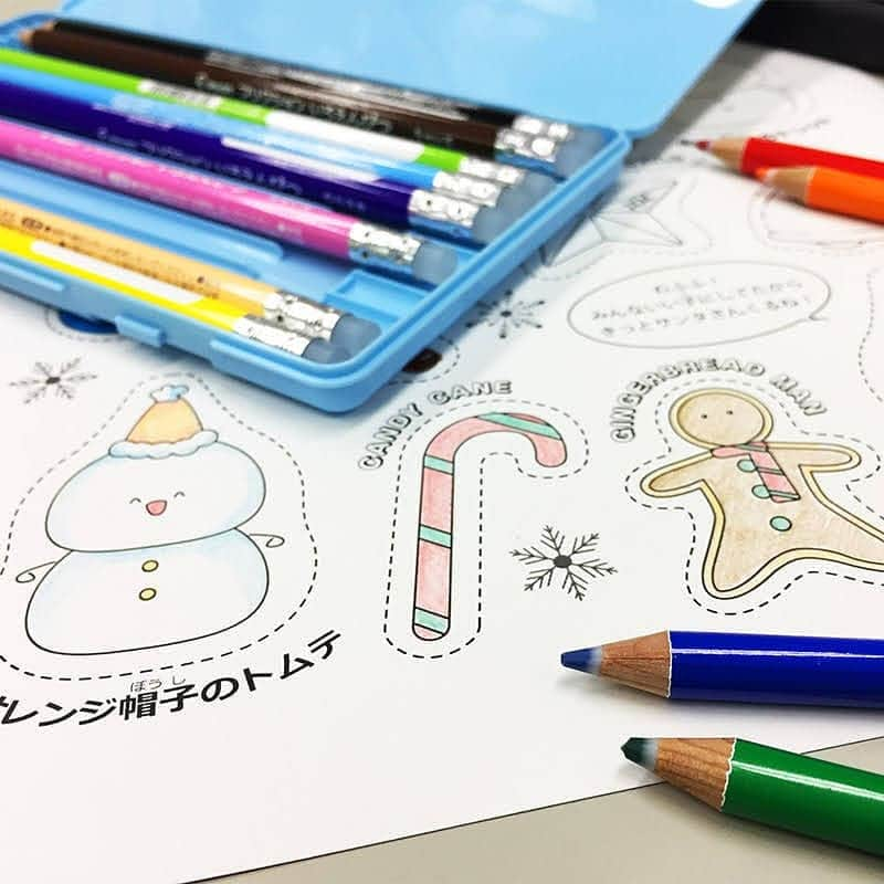 マグネットパークさんのインスタグラム写真 - (マグネットパークInstagram)「クリスマスのおうち時間、みんななにする？ 子どもがなんにもすることがないよ～！ってなる前に、ぬりえやお絵かきなど手軽に遊べるものがあると安心😉 大人はらくがきマグネットでオリジナルの手書きツリーや飾りつけを作るのも良いかも！  . . #マグネットパーク #magnetpark #マグネットコレクション #マグネットシート #magnet #マグネットステッカー #デコレーションマグネット #マグネットシール #マグネット遊び #マグネット集め #マグネットウォール #ウォールステッカー #ウォールステッカー貼ってみた #壁紙シール #玄関アプローチ #冷蔵庫マグネット #ぬりえ #ぬりえマグネット #塗り絵 #おうち時間 #おうちクリスマス #クリスマスぬりえ #クリスマスツリー #ハンドメイド #お絵描き #アート」12月11日 13時21分 - magnetpark_jp