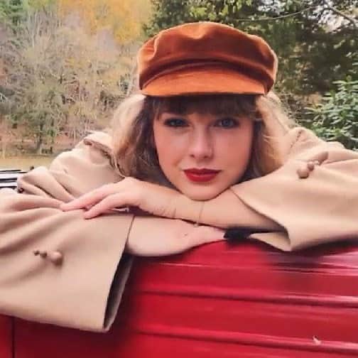 E! Onlineさんのインスタグラム写真 - (E! OnlineInstagram)「2020: I had a marvelous time ruining everything.  Taylor Swift: Try again next year. ❤️  Who's ready for #evermore? (📷: Taylor Swift)」12月11日 13時23分 - enews