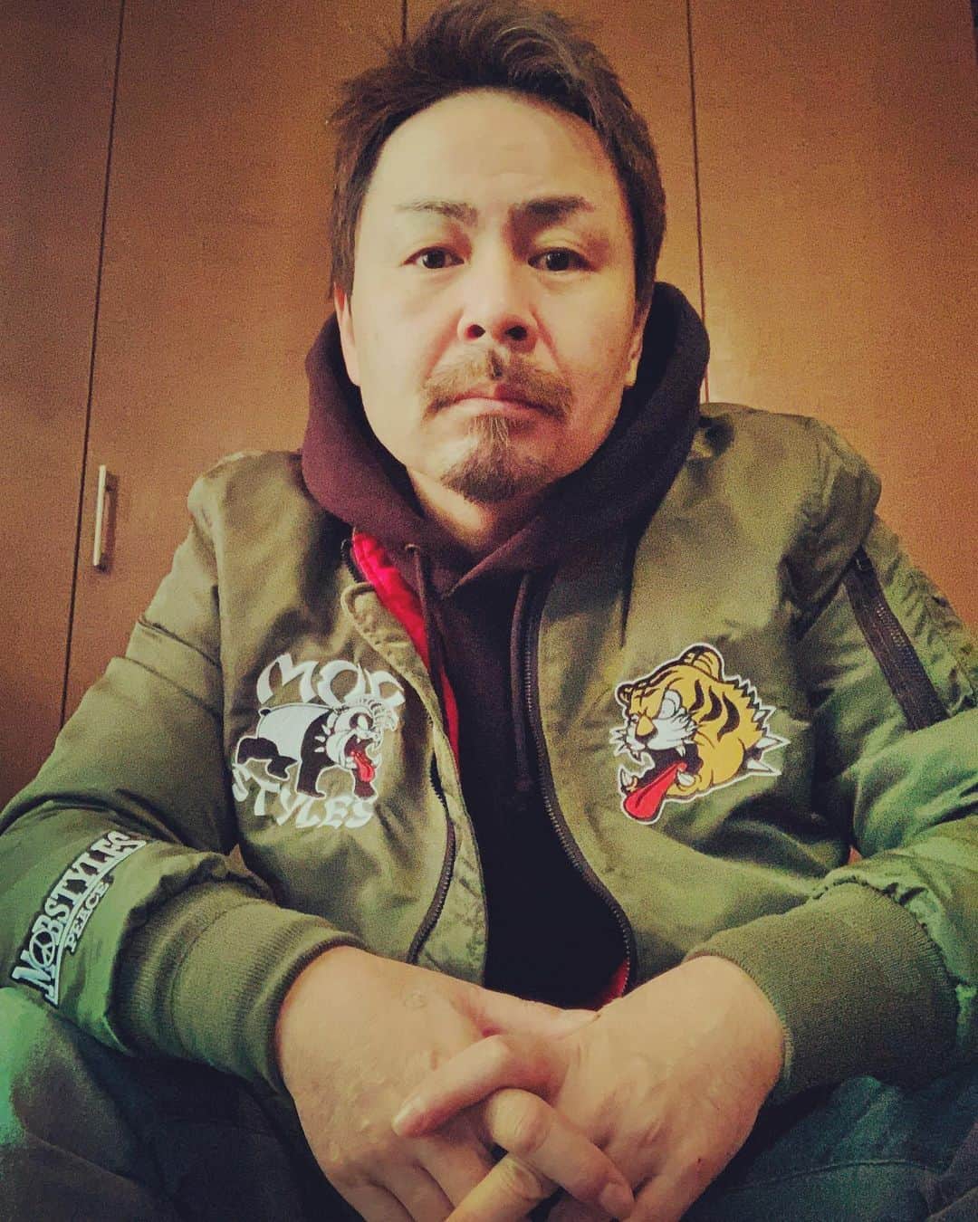 こーいちのインスタグラム：「よし！ このカッケーやつ着てスタジオに行こう！  田原さん @mobstyles104  いつもありがとうございまーす！  #mobstyles」