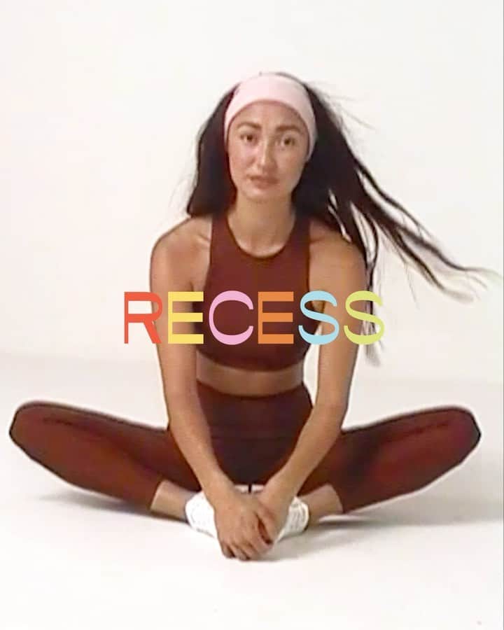アン・カーティスのインスタグラム：「www.ourrecess.com is now LIVE.  All our exclusives dropping today too.  We would love for you guys to come check us out. Let’s RECESS together 💖 xx @our.recess」