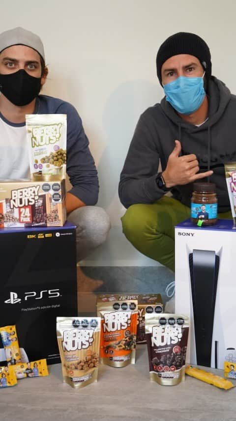 ミゲル・ラジュンのインスタグラム：「Ya salió el primer ganador de 1 PS5 y 4 kits del giveaway que lanzamos en colaboración con @berry_nuts y @cafe19mx. El domingo saldrán los 5 premios restantes entre ellos el 2º PS5 que está prometido, participa comentando en las fotos de los perfiles y aumenta tus posibilidades de ganar!」