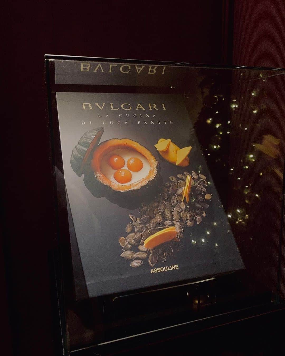宮本沙恵のインスタグラム：「dinner🍽🎄 #bvlgari#dress#ドレスアップ#女子会」