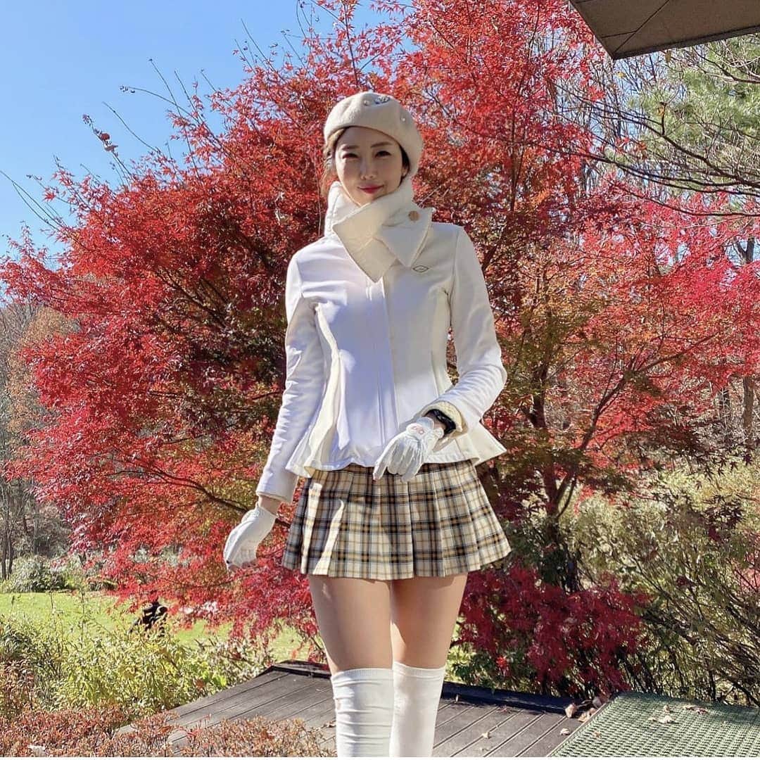 J.JANE JAPANさんのインスタグラム写真 - (J.JANE JAPANInstagram)「. Hot padding muffler (White) ¥8,600 . J.JANE ホッカイロを入れられるダウンマフラー。  白のアウターと合わせて WHITEコーデがおすすめ✨  【商品紹介】  商品番号:J4W59PM01WH -Color : Pink/White/Black (3color) -Size : F  長さ：82cm 幅：15cm . #golf#골프 #ゴルフ#golfwear #j_jane #j_jane_golf #スポーツ#golfswing #ドライバー#アイアン#golf#fashion#韓国ファッション#ゴルフ好き#golfing#golfer #ゴルフウエア #ゴルフスイング#ゴルフ女子#ゴルフ男子#トレーニング#ゴルフ部#ゴルフ初心者#打ちっ放し#パター練習#コンペ」12月11日 14時13分 - j.jane_japan
