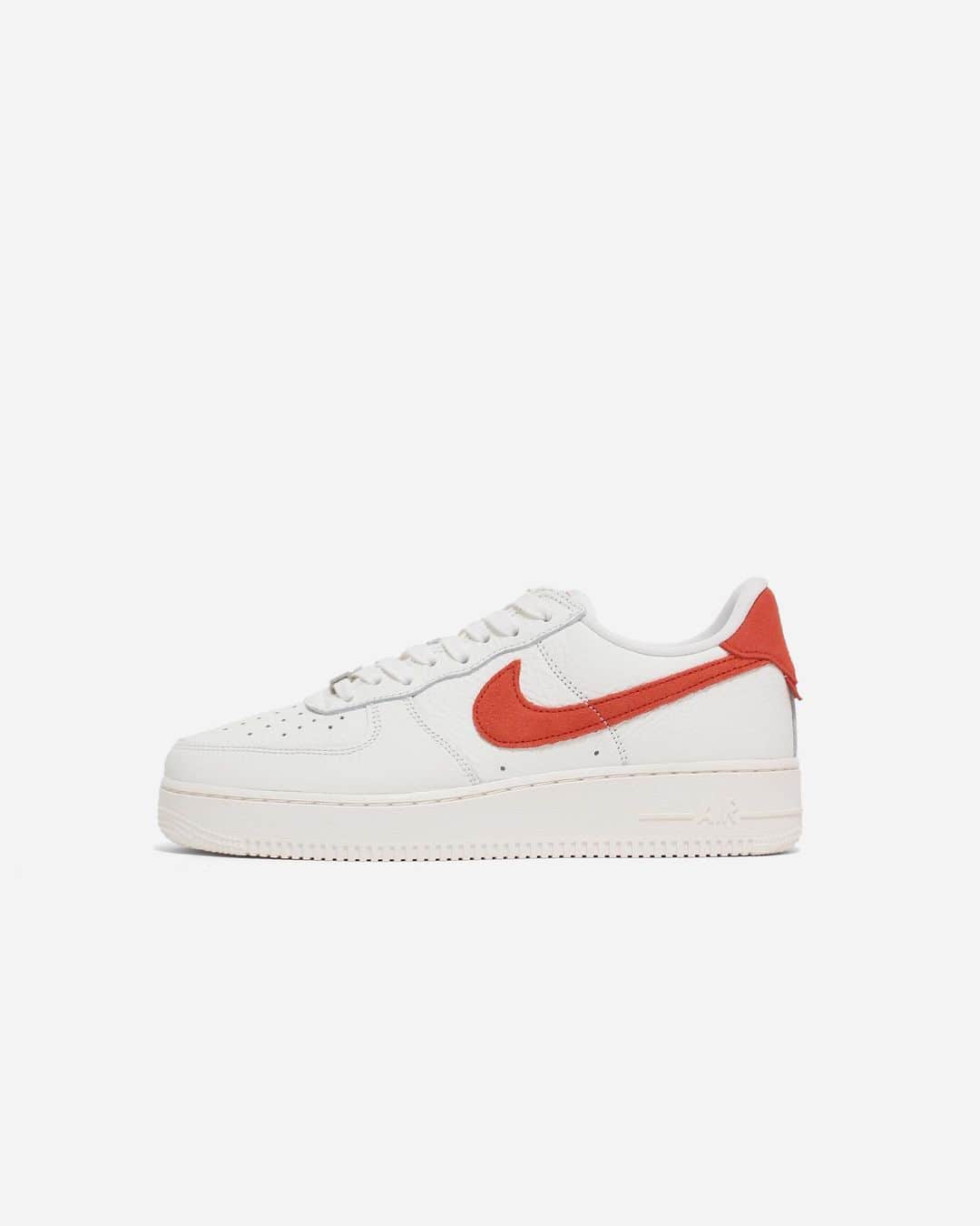 A+Sのインスタグラム：「in stock now  ■NIKE AIR FORCE 1 ’07 CRAFT COLOR : WHITE - ORANGE SIZE : 26.0cm - 29.0cm PRICE : ¥13,000 (+TAX)  洗練された伝説のスタイル。 栄光の輝きは、ナイキ エア フォースワン '07に生き続ける。張りのあるオーバーレイ、大胆なカラー、最適度な光沢を備えた最強のオリジナルモデルに斬新なエッセンスを加えたシューズが、新しい個性を放ちます。  Sophisticated legendary style. The brilliance of glory lives on in the Nike Air Force One '07. With a taut overlay, bold colors and optimal luster, the shoes add a fresh essence to the strongest original model, giving it a new personality.  #a_and_s #NIKE #AIRFORCE1 #NIKEAIRFORCE1」