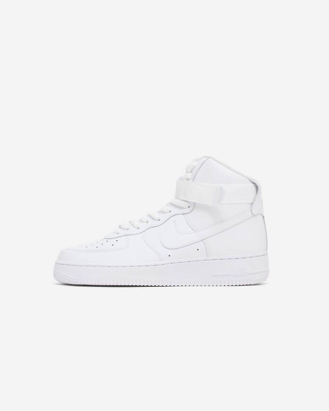A+Sのインスタグラム：「in stock now  ■NIKE AIR FORCE 1 ’07 HIGH COLOR : WHITE SIZE : 26.0cm - 29.0cm , 30.0cm PRICE : ¥11,000 (+TAX)  伝説のAF1スタイル。 エア フォースワン ハイ '07は、張りのあるオーバーレイ、大胆なアクセント、最適度の光沢といったAF1ならではの要素が詰まったモデル。スタイルを引き立てる一足です。 パッドを入れたハイカットの履き口に、クラシックな面ファスナーをプラスし、伝説のバスケットボールシューズならではの快適性を実現。つま先に通気孔を施しているので、クールな着用感が持続します。  Legendary AF1 style. The Air Force One High '07 is a model packed with elements unique to AF1, such as a taut overlay, bold accents, and optimal luster. It is a pair that complements the style. A padded high-cut cuff with a classic hook-and-loop fastener for the comfort of a legendary basketball shoe. Vents on the toes keep you cool and comfortable to wear.  #a_and_s #NIKE #AIRFORCE1 #NIKEAIRFORCE1」