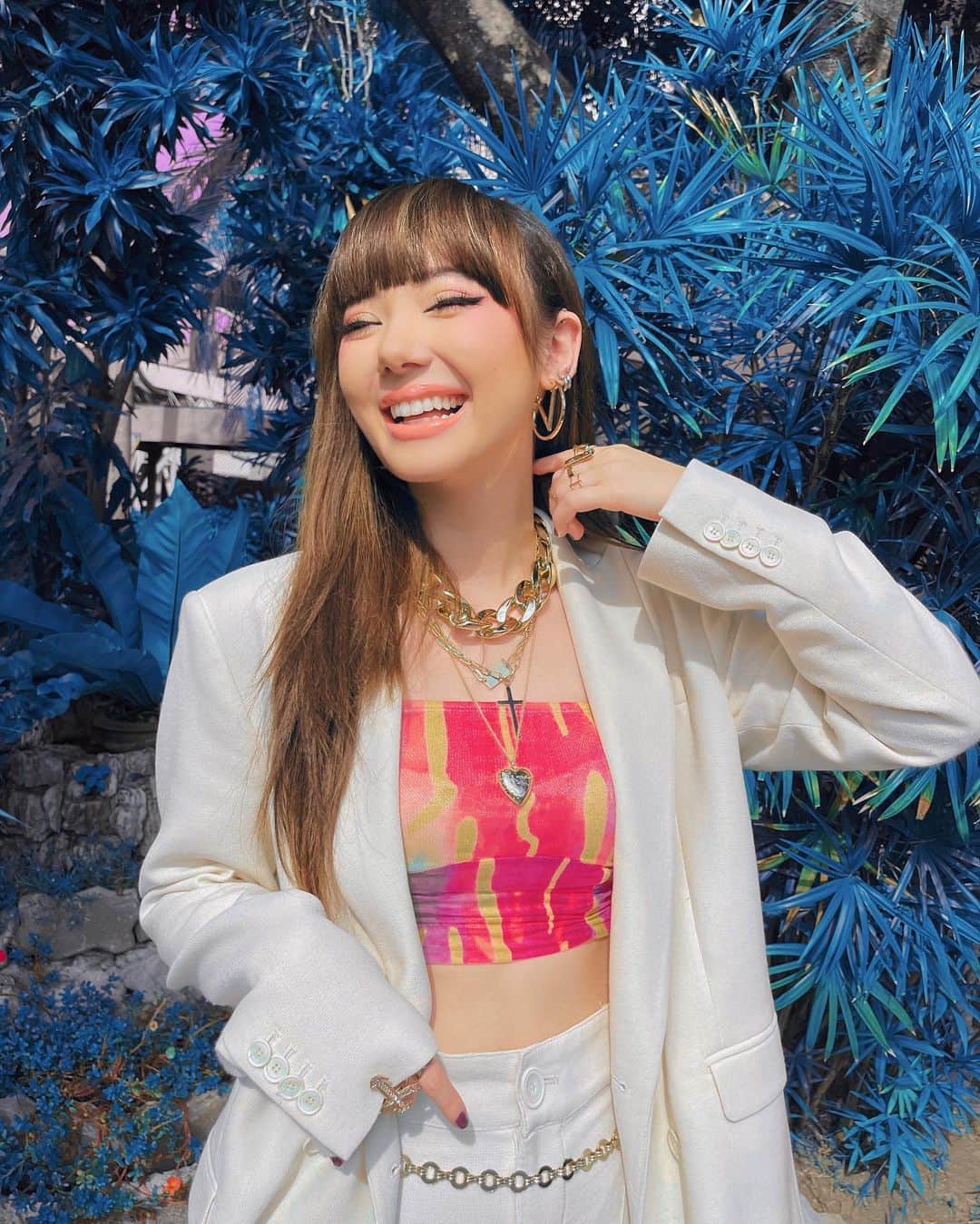 ヤンニーン・ワイゲルのインスタグラム：「Nothing going on here👽💜」