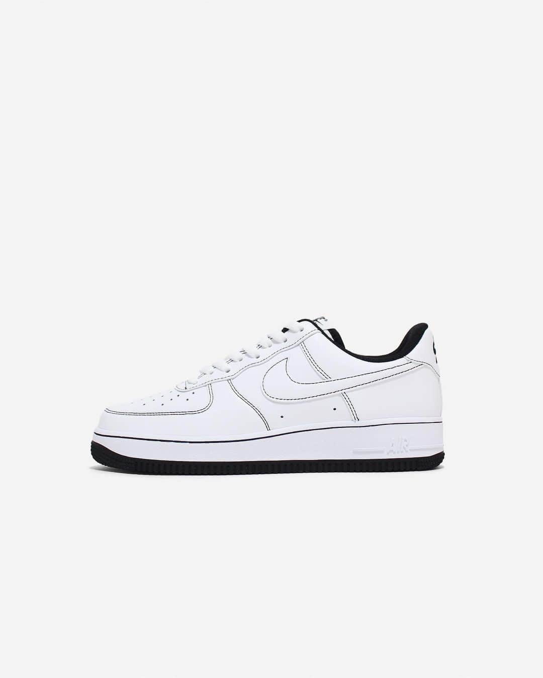 A+Sのインスタグラム：「in stock now  ■NIKE AIR FORCE 1 ’07 COLOR : WHITE - BLACK SIZE : 26.0cm - 29.0cm PRICE : ¥10,000 (+TAX)  洗練された伝説のスタイル。 ナイキ エア フォースワン '07は、人気のバスケットボールシューズのオリジナルモデルに新たなテイストを加えた一足。丈夫なステッチを施したオーバーレイ、大胆なカラー、適度な光沢によって個性が際立つデザインです。  Sophisticated legendary style. The Nike Air Force One '07 is a pair of original models of popular basketball shoes with a new taste. Durable stitched overlays, bold colors and moderate luster make the design stand out.  #a_and_s #NIKE #AIRFORCE1 #NIKEAIRFORCE1」