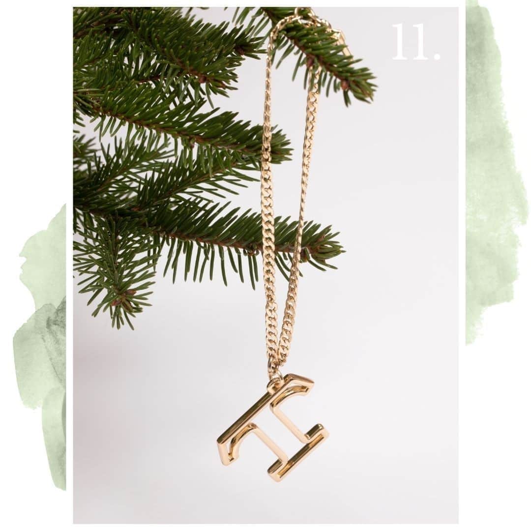 テーリポルキのインスタグラム：「ADVENT CALENDAR #11🕯 Free key chain💫 ⠀⠀⠀⠀⠀⠀⠀⠀⠀ Free golden "T" key chain to every purchase made today. The offer is valid only today or as long as stocks lasts both online and in our store.⠀⠀⠀⠀⠀⠀⠀⠀⠀ ⠀⠀⠀⠀⠀⠀⠀⠀⠀ #TERHIPÖLKKI #terhipölkkistore #finnishdesign #sustainable #footwear #christmas #calendar #christmascalendar」