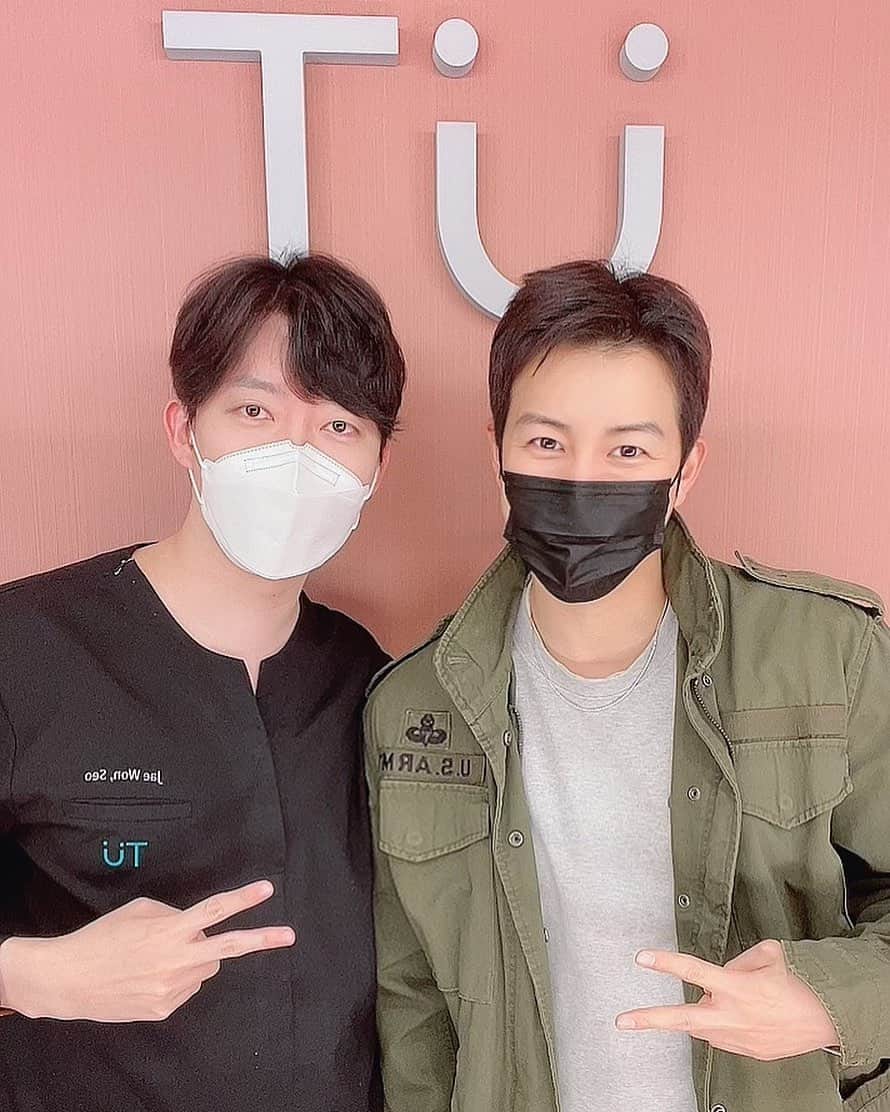 シン・ジフンのインスタグラム：「스마일😄  감사합니다   #티유치과」