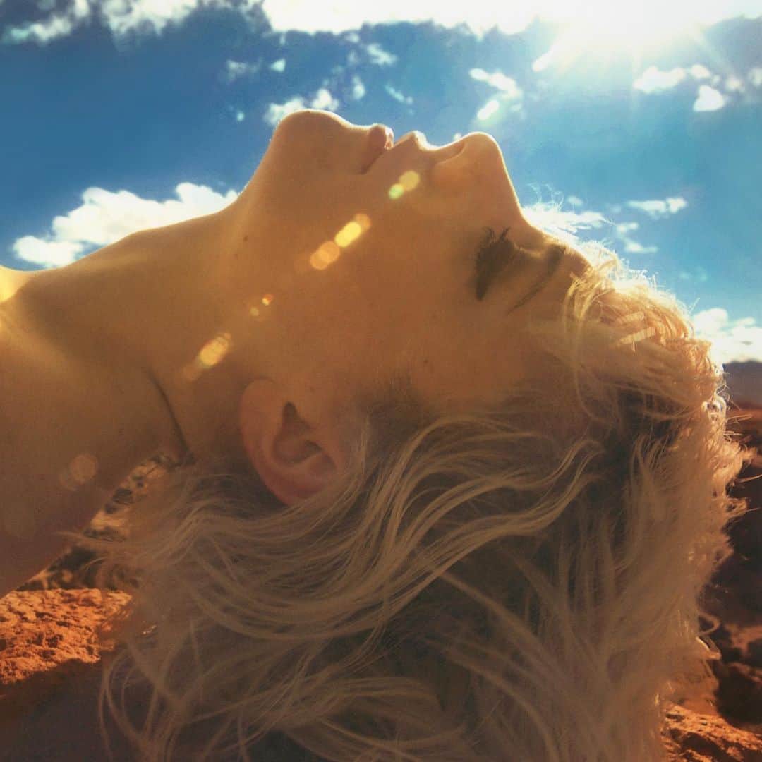のインスタグラム：「“Idea of You” is out now everywhere!  And The Absurdity of Human Existence is available now for pre-order, out March 12th, 2021.   The album art was taken by the amazing @shaedetar in Death Valley, CA.  On “Idea of You” I used mainly analog hardware synths. Produced, written, and recorded by yours truly. Mastered by @jlaportamasters mixed by @cmittendorfer Special thanks to @codycrump on geetar. 💫」