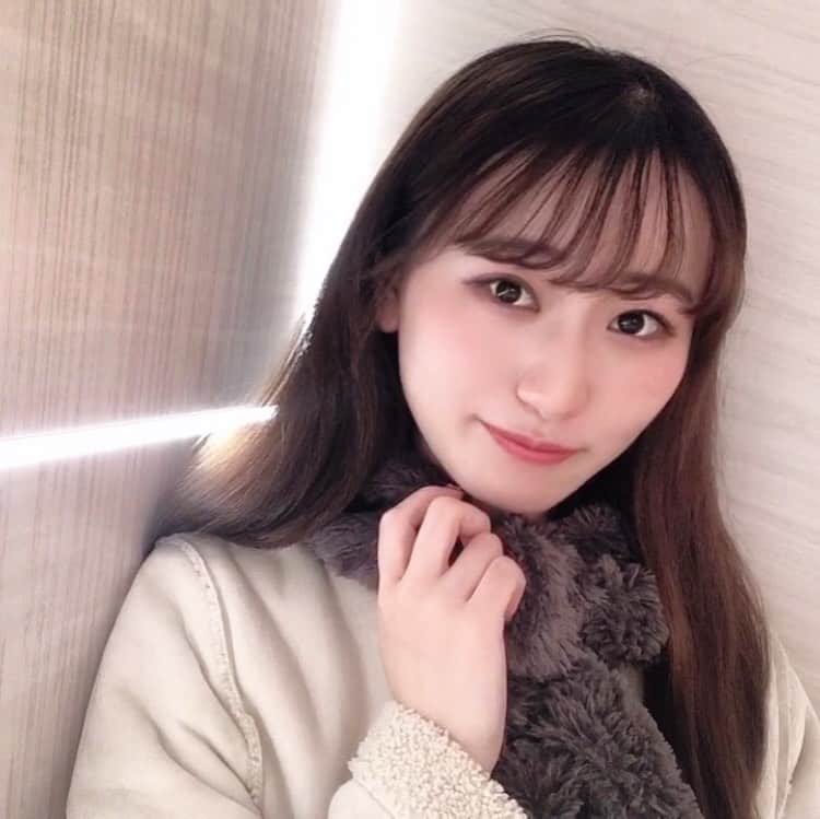 のインスタグラム：「. 今日は免許の更新をしてきました🚗 普段運転しないのでペーパードライバーです😎  .」