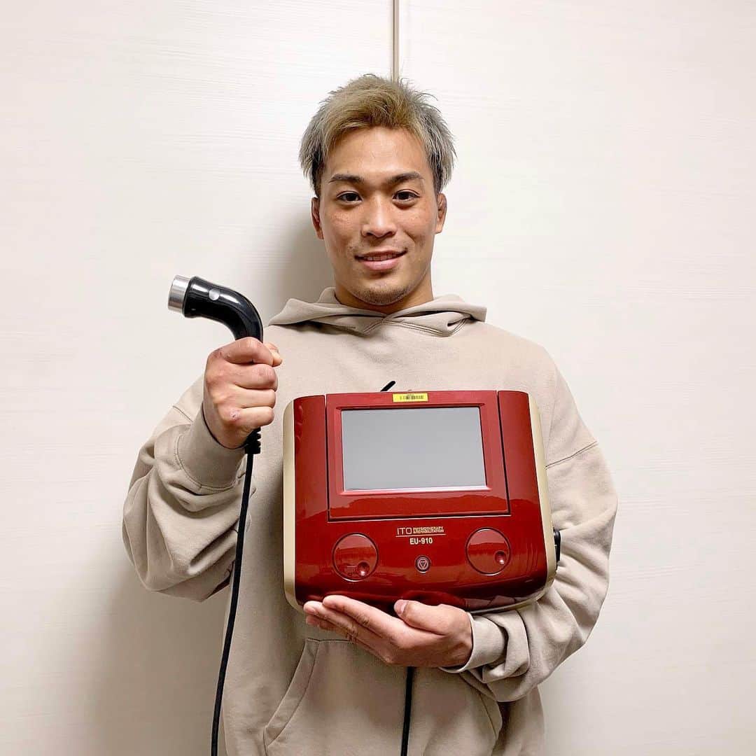 太田忍のインスタグラム：「伊藤超短波様にご協力いただき、超音波治療器を貸し出して頂いています。  大晦日のRIZIN26向けて、練習強度も増し小さな怪我が増えて来ましたがしっかりとケアをしてコンディションを整えてトレーニングしていきたいと思います！ #伊藤超短波  #しばやま鍼灸接骨院  #rizin26」