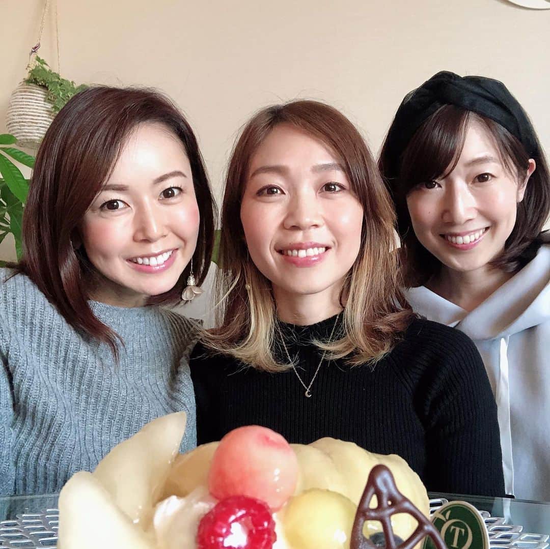 宮崎宣子さんのインスタグラム写真 - (宮崎宣子Instagram)「ヤッホーヤッホーホー ヌーブラヤッホー🤗 でお馴染みのモエヤンだよ✨✨  久しぶりに会ったけど、 2人とも全然変わらない😍 愛ちゃんは、2児のママで、 さやかちゃんも女の子ママ🥰 15年くらいの付き合いになるけど、相変わらずの関西弁とノリの良さと愛らしさ🥰  ラジかるッやってて、 本当に良かったな❤️  #モエヤン #ラジかるッ」12月11日 14時59分 - miyazaki_nobuko