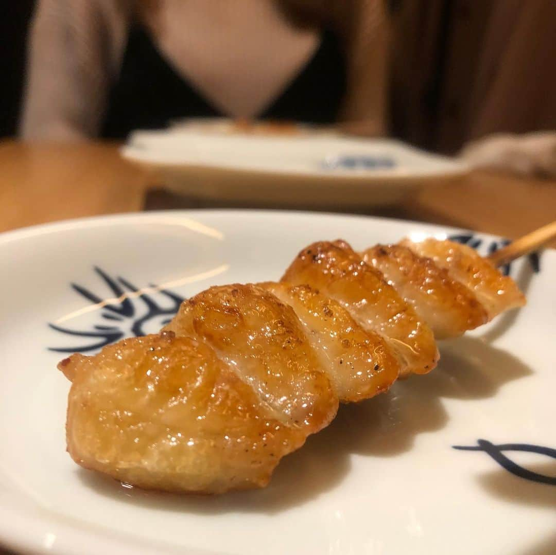 菊池かなこさんのインスタグラム写真 - (菊池かなこInstagram)「. 恵比寿の串焼き屋さん 博多松介 @hakata_matsusuke_ebisu  全部おそろしく美味しいと思ったら、 十番の博多ほたるの系列店だった✨ 通りで😍 〆の雑炊最高✨ ワインを使ったカクテルが多いのも嬉しかった！🍷 . , ✔︎お通し ✔︎鮮魚の胡麻ダレ和え ✔︎ポテトサラダ雲丹醤油 ✔︎名物松介特製ねり ✔︎元祖博多とろ玉 ✔︎ぽんじり ✔︎ハラミ ✔︎自家製炙りチャーシュー ✔︎博多もつ鍋 ✔︎ちゃんぽんor雑炊 ✔︎杏仁アイス . . ୨୧┈┈┈┈┈┈┈┈┈┈┈┈┈┈┈┈┈୨୧ #博多松介#松介#恵比寿 #恵比寿ディナー#恵比寿グルメ#恵比寿居酒屋 #lineconomi#東京カレンダー#東カレ倶楽部 #インスタグルメアワード2020#かなーなグルメ #食べログ#東京グルメ#フードグラマー #デリスタグラマー」12月11日 15時11分 - canana_kanako