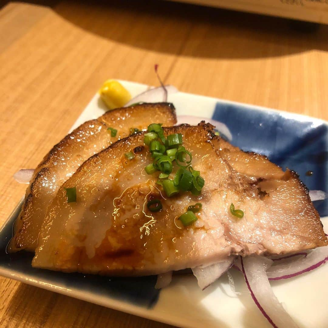 菊池かなこさんのインスタグラム写真 - (菊池かなこInstagram)「. 恵比寿の串焼き屋さん 博多松介 @hakata_matsusuke_ebisu  全部おそろしく美味しいと思ったら、 十番の博多ほたるの系列店だった✨ 通りで😍 〆の雑炊最高✨ ワインを使ったカクテルが多いのも嬉しかった！🍷 . , ✔︎お通し ✔︎鮮魚の胡麻ダレ和え ✔︎ポテトサラダ雲丹醤油 ✔︎名物松介特製ねり ✔︎元祖博多とろ玉 ✔︎ぽんじり ✔︎ハラミ ✔︎自家製炙りチャーシュー ✔︎博多もつ鍋 ✔︎ちゃんぽんor雑炊 ✔︎杏仁アイス . . ୨୧┈┈┈┈┈┈┈┈┈┈┈┈┈┈┈┈┈୨୧ #博多松介#松介#恵比寿 #恵比寿ディナー#恵比寿グルメ#恵比寿居酒屋 #lineconomi#東京カレンダー#東カレ倶楽部 #インスタグルメアワード2020#かなーなグルメ #食べログ#東京グルメ#フードグラマー #デリスタグラマー」12月11日 15時11分 - canana_kanako