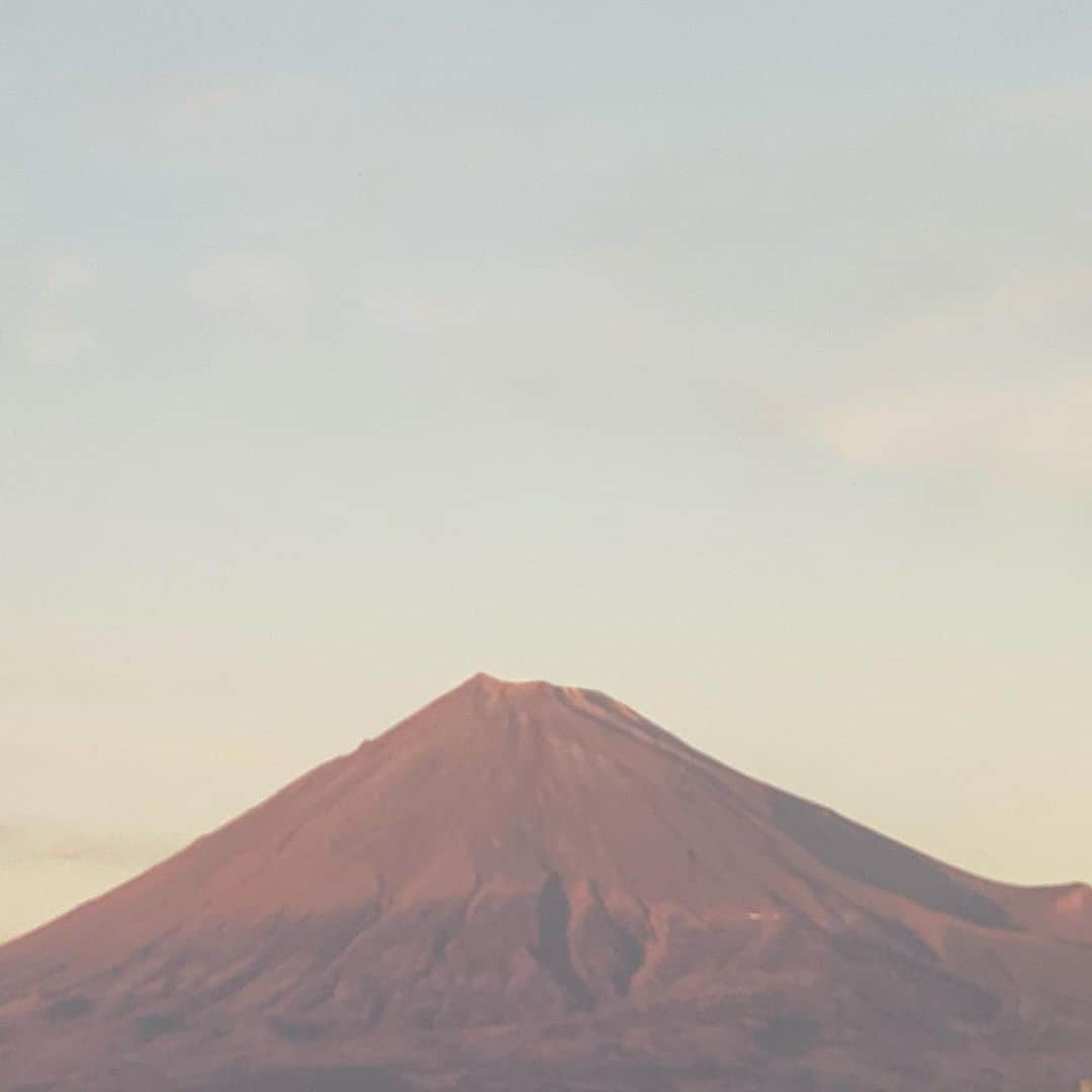堀田祐美子さんのインスタグラム写真 - (堀田祐美子Instagram)「色んな角度、時間からの富士山🗻  100枚は撮った。  富士山が見えると撮りたくなる。  今度は頭が白くなっている富士山を撮りたい。  #堀田祐美子　#yumikohotta  #女子プロレス　#富士山🗻」12月11日 15時05分 - yumiko_hotta