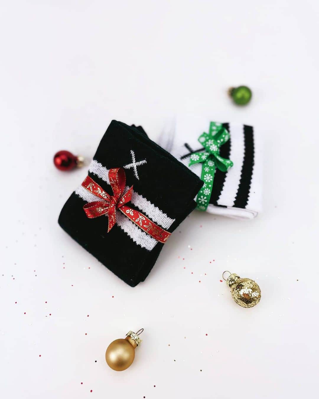 のインスタグラム：「Lo hemos conseguido. Que te regalen calcetines en Navidad, es algo bueno🔥🎁🧦  #MunichSports #CalcetinesMunich #complementosmunich #MunichSocks」