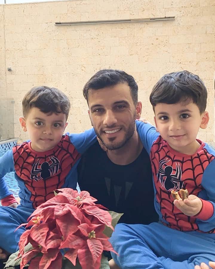 オマル・アッ＝ソーマのインスタグラム：「جمعة مباركة على الجميع 👍🏼」
