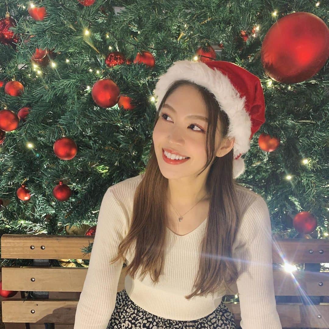 吉岡久美子さんのインスタグラム写真 - (吉岡久美子Instagram)「、 クリスマスまであと2週間🎅 、 とゆうことは、私の誕生日まで あと2週間切ったぜ☺️ふふふふ 、 クリスマスイブ生まれなのです。 、 今年はなんばグランド花月で ワンマンライブ！ 、 みんなに無事に会えるように 毎日星に祈ってます。これガチ🥺 、 、 、 、 #サンタコス #サンタ #トナカイ #クリスマス #クリスマスツリー #イルミネーション #クリスマスプレゼント #クリスマス雑貨 #クリスマス飾り #クリスマスディスプレイ #クリスマスイルミネーション #キングコング #西野さん #よしもと #吉本 #つぼみ大革命 #つぼみ #吉本 #よしもと #アイドル #idol #大阪 #東京 #神戸 #ライブ #instagood #いいね #フォローミー」12月11日 20時40分 - kuunyaaan