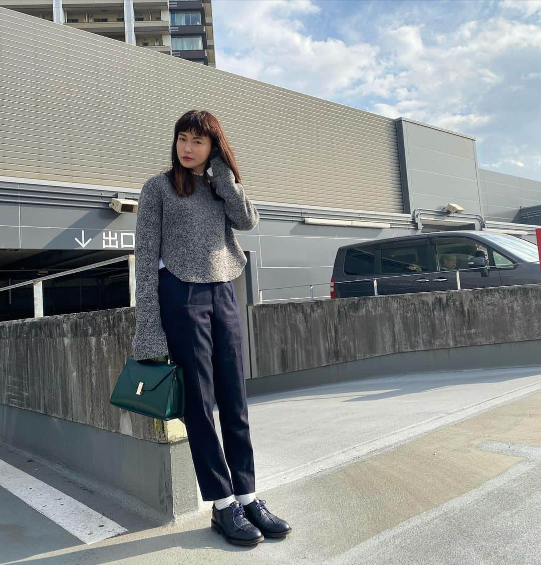 長谷川京子さんのインスタグラム写真 - (長谷川京子Instagram)「井川遥ちゃんのブランドloinのパンツ。 シルエットが凄く綺麗です✌️ #loin#pants#bag#valextra」12月11日 15時25分 - kyoko.hasegawa.722