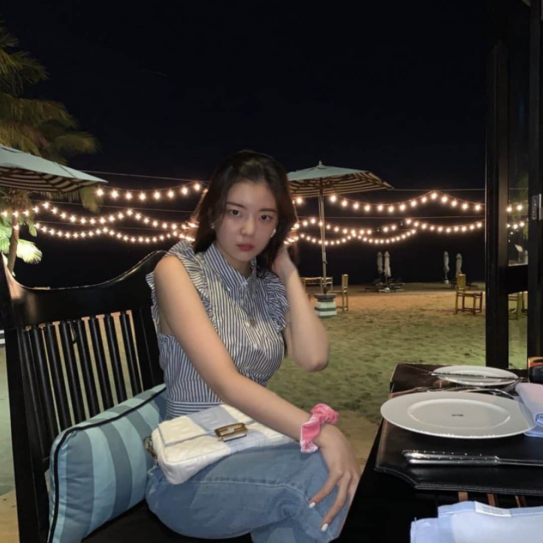 ITZYさんのインスタグラム写真 - (ITZYInstagram)「I’ll keep you warm Here we are under the stars All of us no matter what we’ve done, we are not alone 🌃」12月11日 15時44分 - itzy.all.in.us