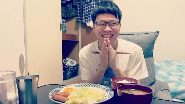 岡下雅典のインスタグラム：「好き嫌いせずたくさんご飯を食べる 人は素敵です❤️ ダイエットも大事だけど いっぱい食べる君が好きです💋」