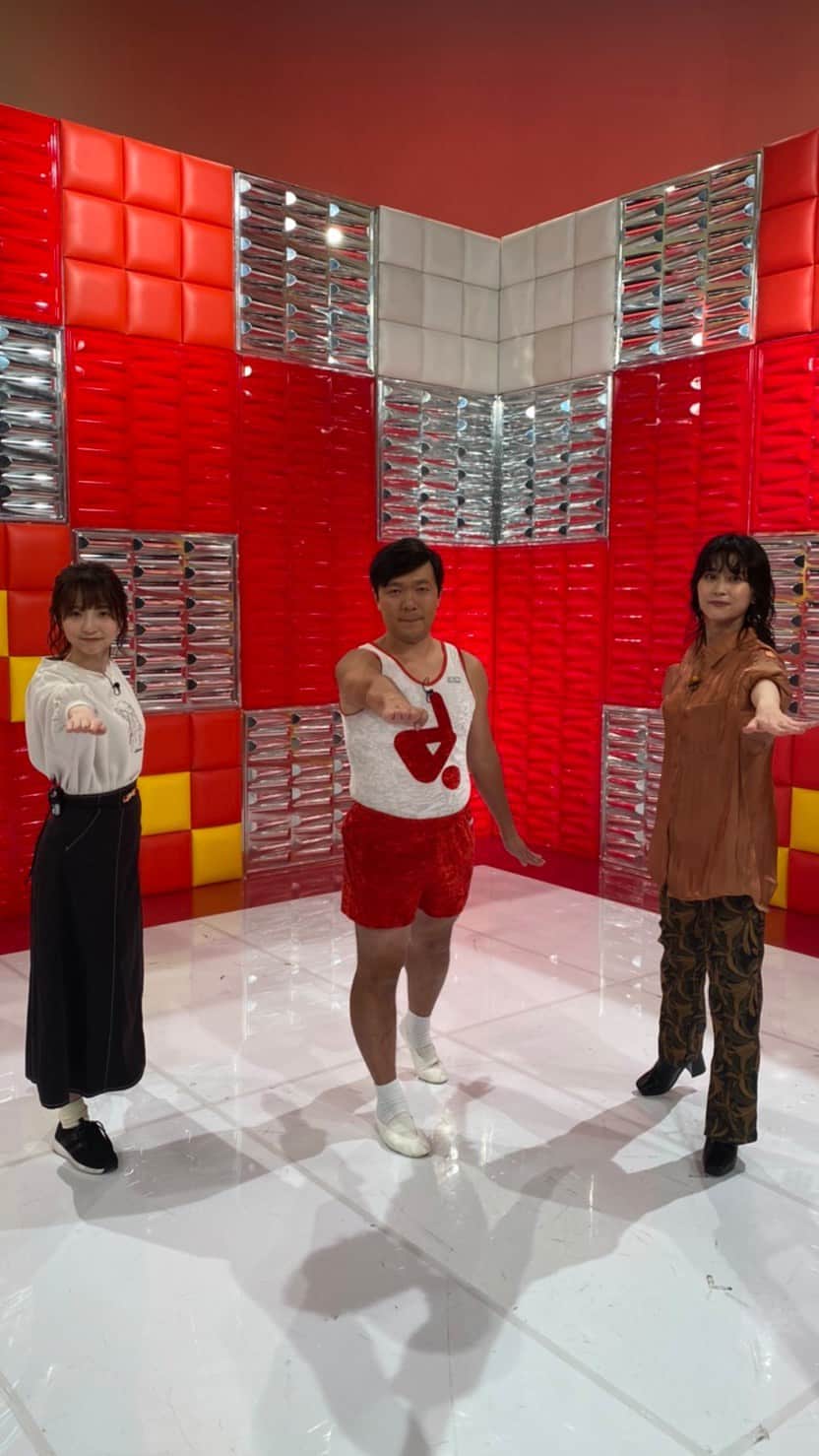 テレビ朝日「体操」のインスタグラム：「#荒垣玲 を演じる #本泉莉奈 さん と中国の体操選手 #キティチャン を演じる #田中美海 さんが即興アフレコに #挑戦ザムライ ！！！ そしてアニメ宣伝隊長の #オラキオ さんはジャッジザムライ！！ 絶対にありえないキャラクター設定にもなりきった 声優陣のスゴ技に鳥肌ザムライ🕊🕊  ■10話 12月12日(土) 深夜1時30分〜テレビ朝日系列 12月13日(日)よる10時〜CSテレ朝ch1 #アニメ　#声優　#体操 @minazou_in_sta @matsuyukiorakio」