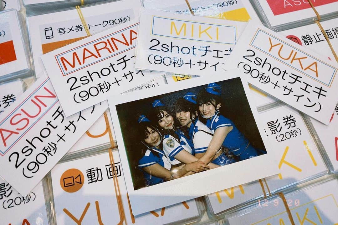 のインスタグラム：「﻿ 今日は上野水上野外ステージで野外ライブ！﻿ 寒いけど頑張る💙来る方も暖かくしてね🧣﻿ ﻿ 前物販ありで冬衣装＆新しい帽子＆ニーハイ﻿ の日👮🏻‍♀️ヘアアレンジも頑張ったよ✌🏻終演後﻿ にも物販あって私服物販です👠盛り沢山💞﻿ MCと指定曲1曲も撮影可能ですよ📸﻿ 今日から3日連続ライブだぁ🎤✊🏻﻿ ﻿ #ミニスカポリス #アイドル #チェキ #idol﻿ #ハーレムチェキ #挟まれたい人おいで﻿」