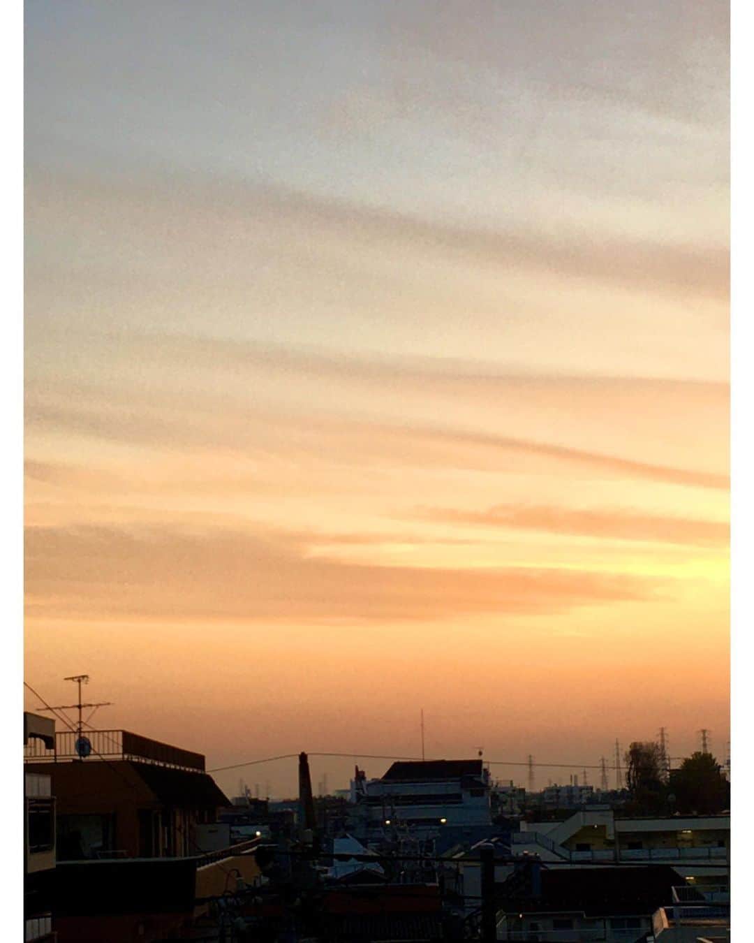 堀込泰行さんのインスタグラム写真 - (堀込泰行Instagram)「今日は久々に自分のやるべき事に集中できている。脳も心も落ち着いているぞ。いい感じだ。  #昨日の夕暮れ」12月11日 16時14分 - yasuyuki_horigome