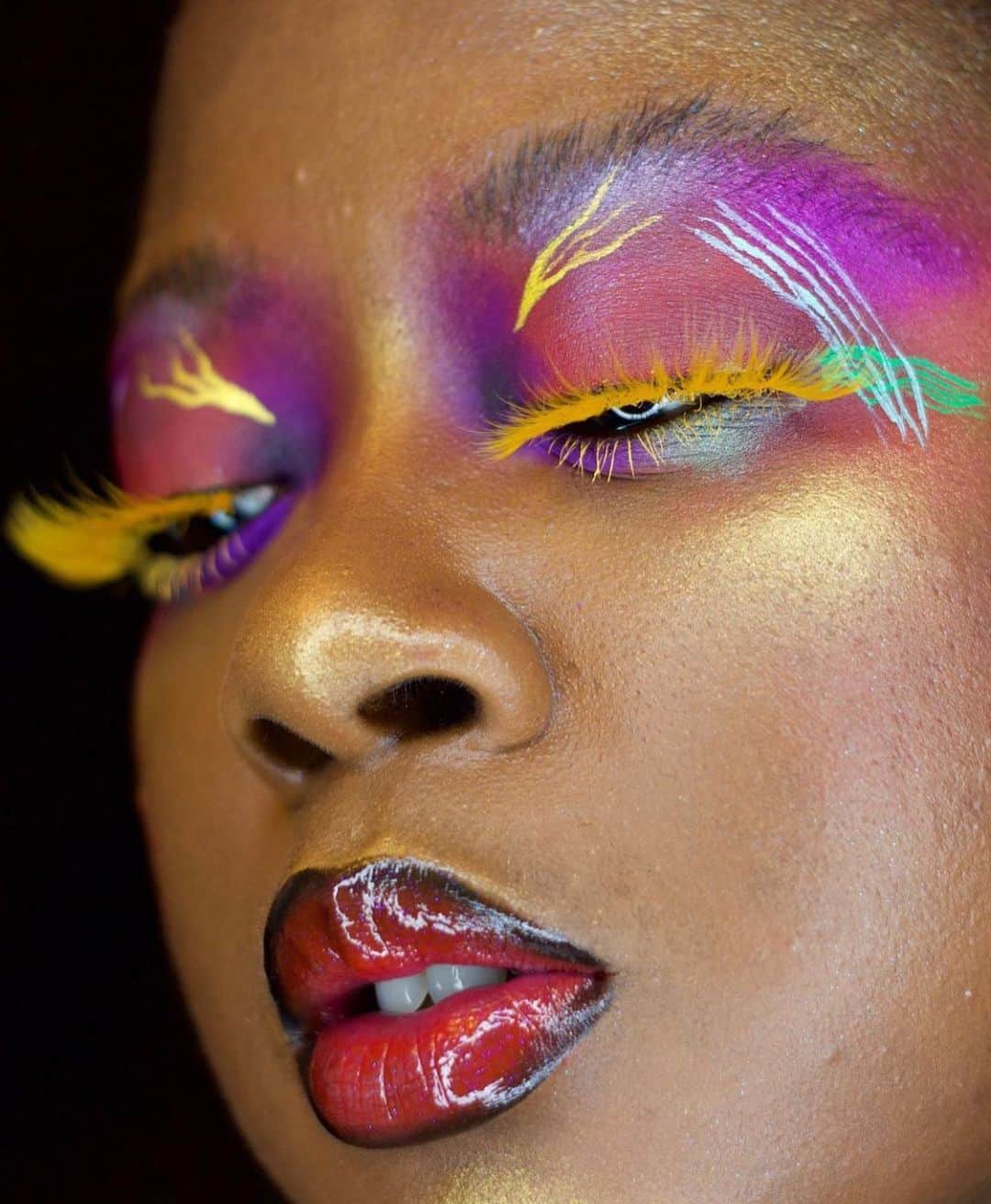 Makeup Addiction Cosmeticsさんのインスタグラム写真 - (Makeup Addiction CosmeticsInstagram)「Microscopic glam by @bemusebybetty using our Holy glow fantasy palette! 💕 Love the creativity of this look? Would you attempt to try this or is too hard? ♎️ HOLY GLOW FANTASY ♎️ #makeupartist #makeupaddictioncosmetics #holyglowfantasy #highlighter #melaninbeautiesunite #highlighterpalette #highlighteronfleek #melaninpoppin #maryhadalittleglam」12月11日 16時31分 - makeupaddictioncosmetics