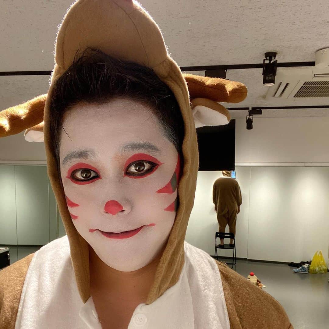 たっしーのインスタグラム：「クリスマスがやってくる🎄 ＊ #モノクローン #虹色担当 #たっしー #アイドル」