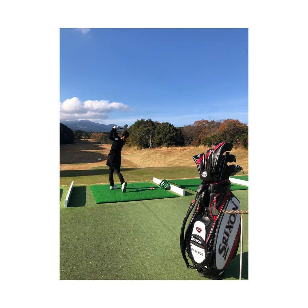 林菜乃子のインスタグラム：「.  @golfnetwork  さんの 「ひとりゴルフ」の収録でした⛳️🌞  ここはどこでしょう~？？  放送日は1月27日🗓 近くなったらまた告知しまーす！  #ひとりゴルフ #golfnetwork」