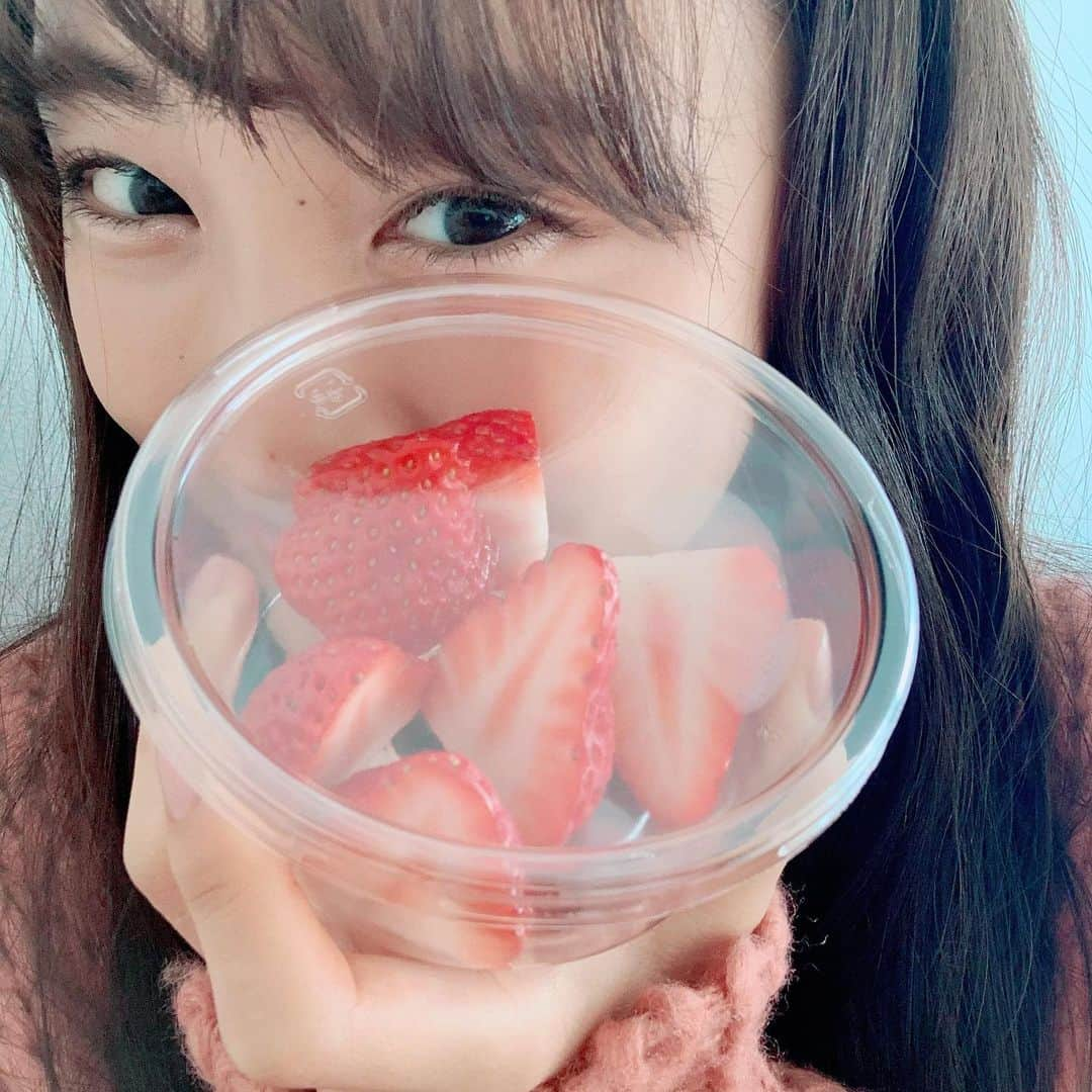 大友花恋さんのインスタグラム写真 - (大友花恋Instagram)「いつの日かの差し入れ苺、朝から幸せをありがとうございました🍓」12月11日 16時44分 - karen_otomo