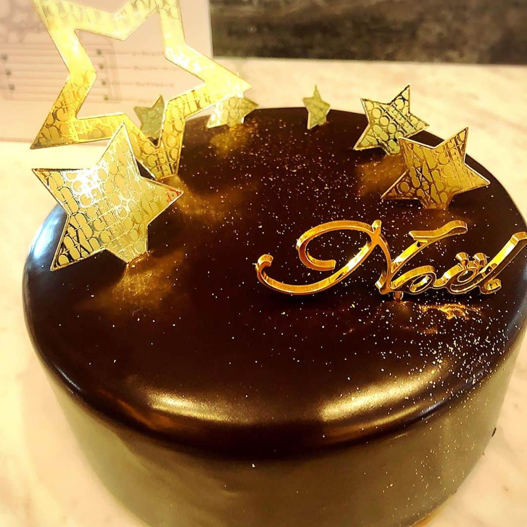 宮崎宣子さんのインスタグラム写真 - (宮崎宣子Instagram)「素敵なケーキ🎂を見て、 職人さんの熱意と、 才能に触れて、 刺激をもらいつつ、 私も頑張ろうと思えました❣️  いつもいつもあきちゃん、 ありがとう💕  そして、じゅんちゃん、ふみ奈ちゃんにも会えて嬉しくて、 ついついそのままお茶会❣️ 有意義な時間をありがとう😊  #louangetokyo  #xmascake」12月11日 16時46分 - miyazaki_nobuko