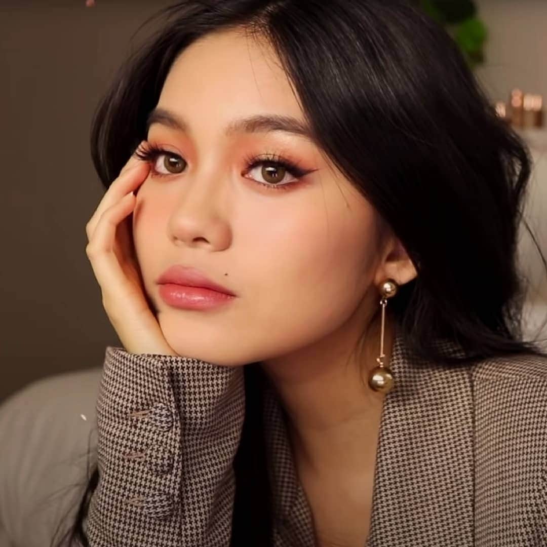YouTubeさんのインスタグラム写真 - (YouTubeInstagram)「When the weather turns cold, we turn to warm shades of fall makeup 🍁」12月11日 16時55分 - youtube
