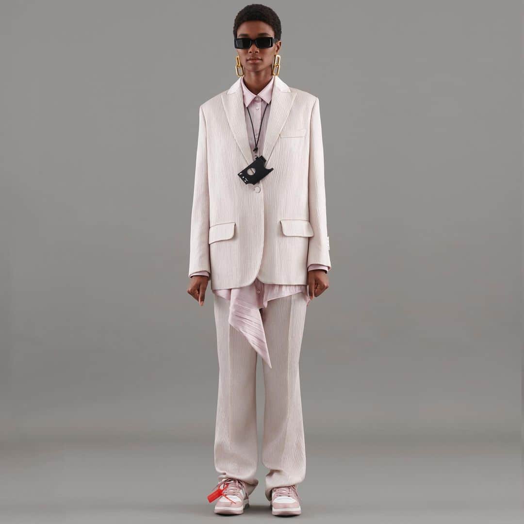 DOVER STREET MARKET GINZAさんのインスタグラム写真 - (DOVER STREET MARKET GINZAInstagram)「Off-White™ Pre SS21 collection arrives Saturday 12th December at Dover Street Market Ginza 6F @off____white @virgilabloh @doverstreetmarketginza #doverstreetmarketginza」12月11日 17時06分 - doverstreetmarketginza