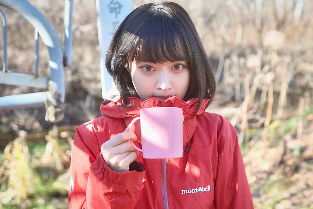 スーパーナブラのインスタグラム：「． ． 商いごとはタイミングが肝心です 自然の猛威に抗えないように どうしようもないときがあります ． 一度は失敗したけれど 北海道でがんばっている女のこがいます 本当の移住者さんです 応援してあげてください ． りんちゃん✨ @rinninniku ． まだ若いですが わたしの映像の師匠でもあります👩‍🏫 YouTubeという枠が小さく感じる 彼女の才能を見てあげて欲しいです ． お知らせ りんちゃんがYouTubeをはじめました 「りんの田舎暮らし」 ぜひ見てあげてくださいね！ ． わたしの北海道旅はしばらく自粛ですが 北海道でがんばる若者を応援する企画 第一弾です ． 1日も早く北海道が回復しますように！ ． ． #北海道#釧路 #開拓#鮭釣り#登山#弟子屈#川湯温泉 #特急#はるか#露天風呂#足湯#車中泊 #景色#釣り#ブラックバス#バス釣り #発見#おでかけ#女子旅#ツーリング#魚 #自然#釣り#釣りガール#YouTube」
