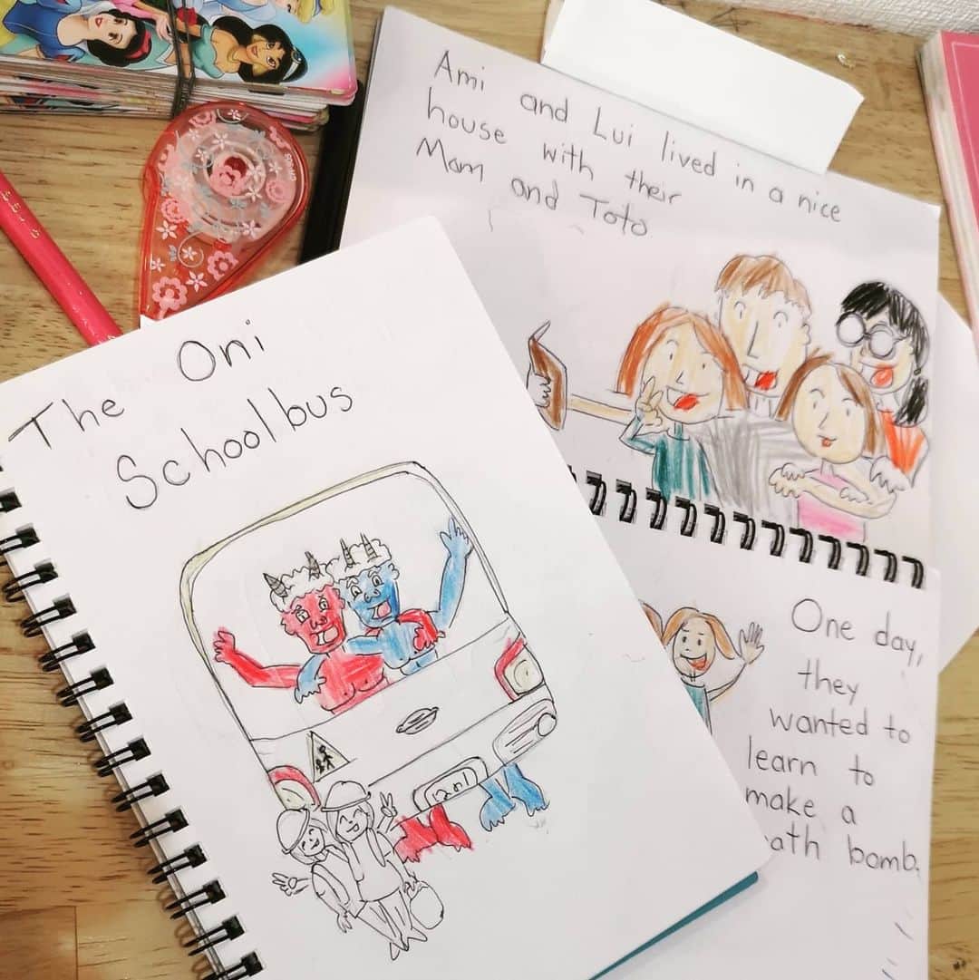 のインスタグラム：「ストリー：あみとるい イラスト、文字：　Toto  (最近、娘二人になぜかToto呼ばわれ。 それ、トイレだよといったら、なお喜ぶ）」
