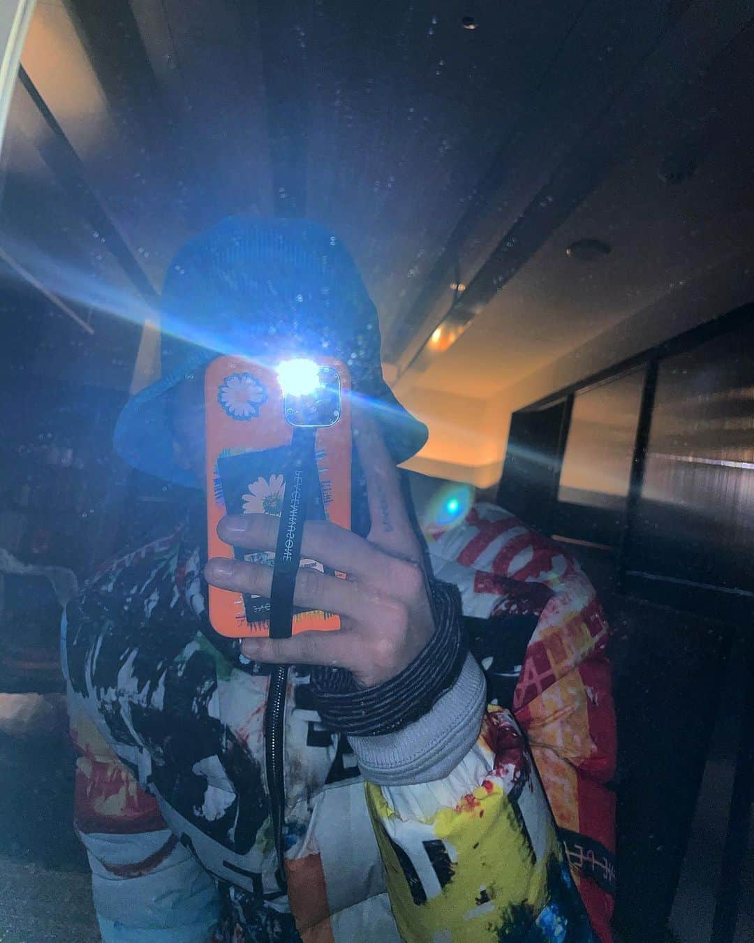 G-DRAGONのインスタグラム：「💥」
