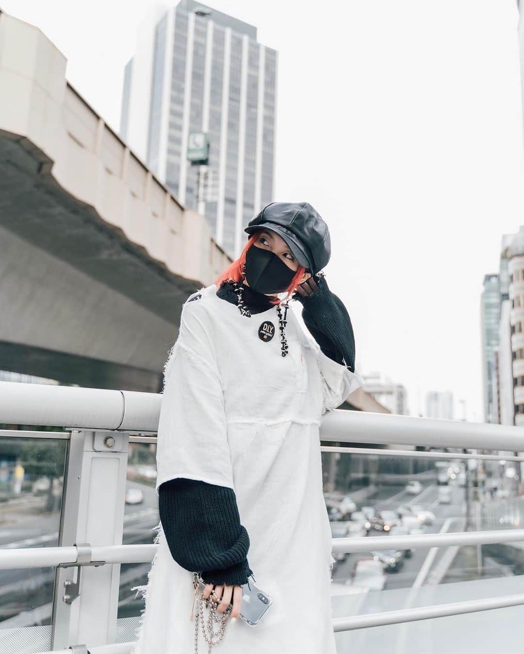si ouxのインスタグラム：「ガーゼワンピースのインナーにニット着てた日だ  RG: @fashionsnapcom  【スナップ】 Name si oux Knitwear #muze_tokyo  Dress #upABORN Shoes #CHANEL  Photo by @tk531  #スナップ_fs #fashionsnap #fashionsnapwo_women #snap #ファッションスナップ #streetsnap #ストリートスナップ #japan #tokyo #fashion #streetstyle #streetwear #streetscene #ストリートファッション #style #コーディネート #tokyofashion」