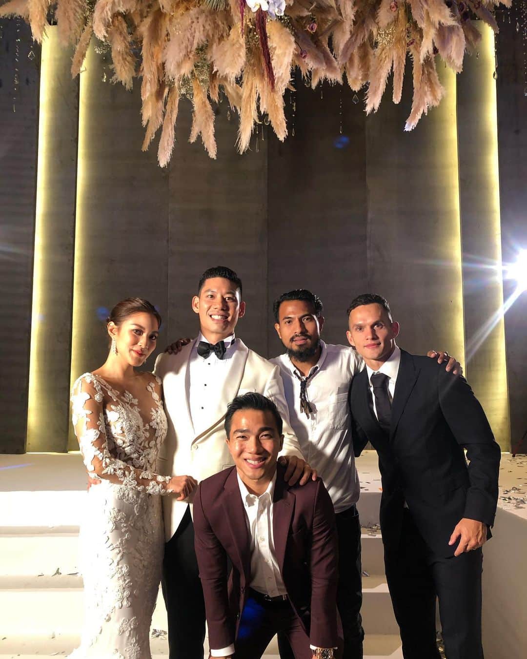 のインスタグラム：「ยินดีกับเจ้าบ่าวและเจ้าสาวครับผม ขอให้เติมเต็มความรักให้เพิ่มขึ้นทุกวันครับ ขอให้มีความสุขในทุกวัน ครับผม ❤️💖@top_phat @pinksutthinark #toppinkinyourarea」