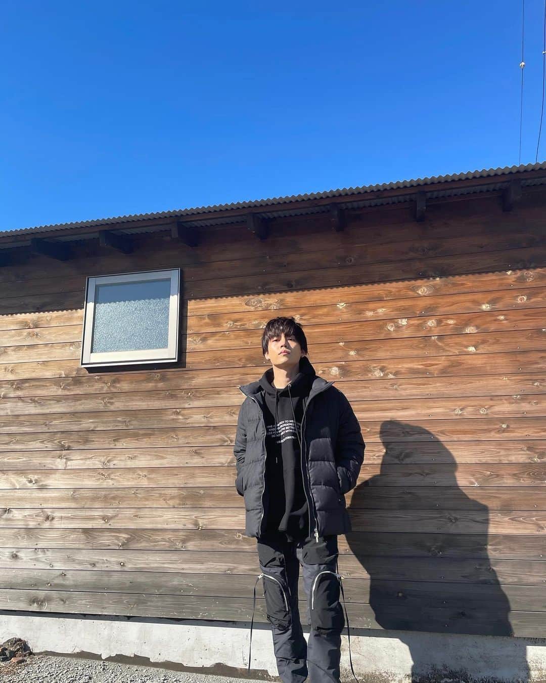 のインスタグラム：「この日は早朝から深夜まで外で撮影だったので大活躍でした🙏🏻😌  みんなで着させてもらったEASY TASTYのMVもぜひぜひ🎥‼︎  #tatraspeople #tatrasofficial #tatras」