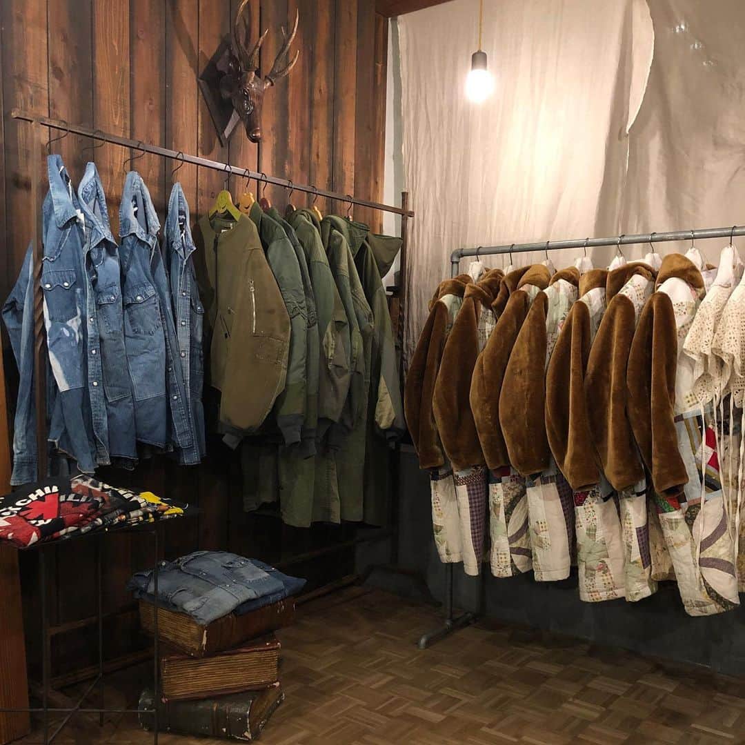 のインスタグラム：「. PERK 5th ANNIVERSARY 明日より3日間宜しくお願い申し上げます  12(sat.) 11:00〜20:00 13(sun.)11:00〜18:00 14(mon.)12:00〜20:00  ※ご来店に際しましてのお願い 新型コロナウイルス感染拡大防止のためご来店いただく際にはマスクを着用くださいますようお願い致します またご来店後入り口に設置しておりますアルコールで手指の消毒をお願い致します ご来店の人数が多い時間帯はご入場を制限させていただく場合がございます 予めご了承くださいませ . ご来店いただきますお客様に少しでも安全に楽しんでいただけるようご協力のほど宜しくお願い申し上げます  . #___perk___ #inkjapan #moi___ #___sic」