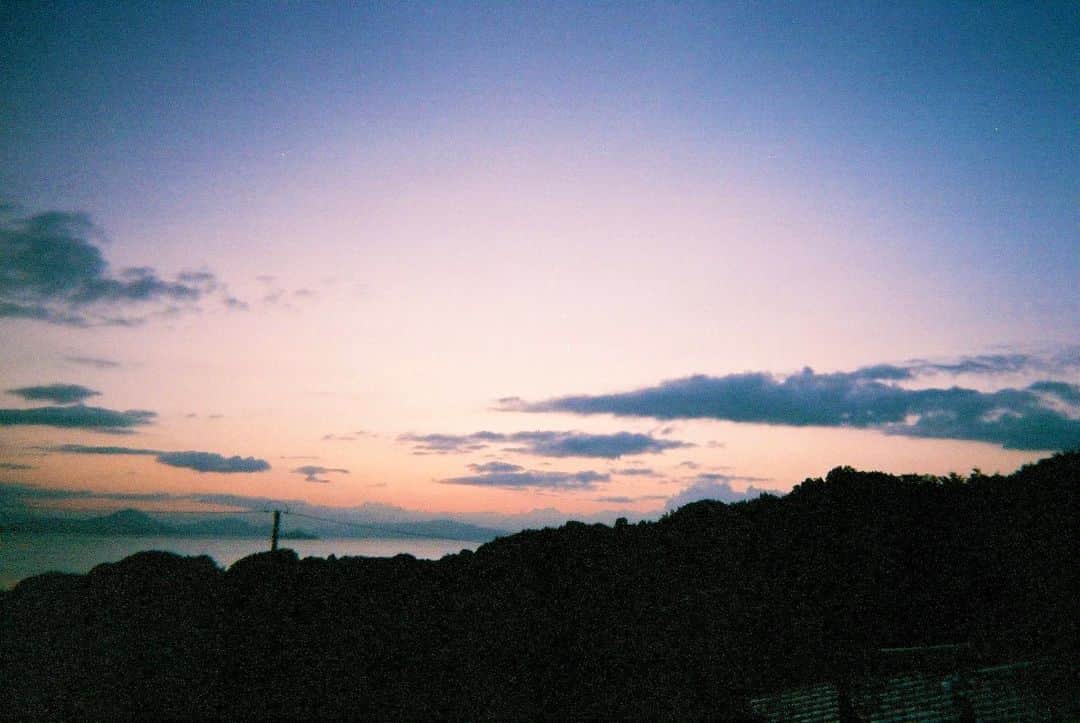 竹原聖一郎さんのインスタグラム写真 - (竹原聖一郎Instagram)「今週もしっかり生きました。 お疲れ様です。👽 #photography #film #夕暮れ #ファインダー越しの私の世界」12月11日 17時58分 - shoichiro1113