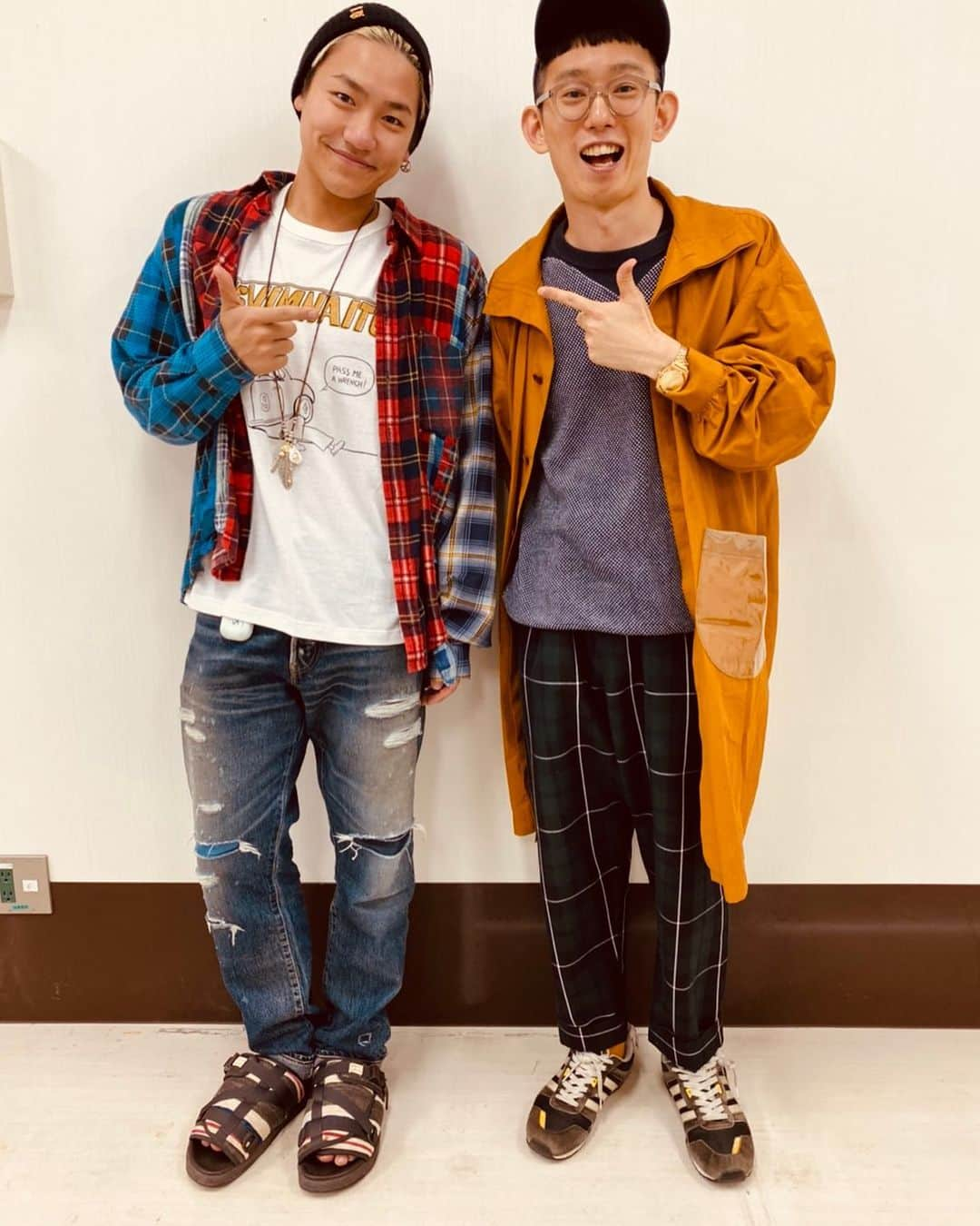 小森隼さんのインスタグラム写真 - (小森隼Instagram)「新旧教頭まさかの共演🏫  びっくりな現場でした🤣🤣 #SOL #6fromhighandlowtheworst」12月11日 17時59分 - hayatokomori_official