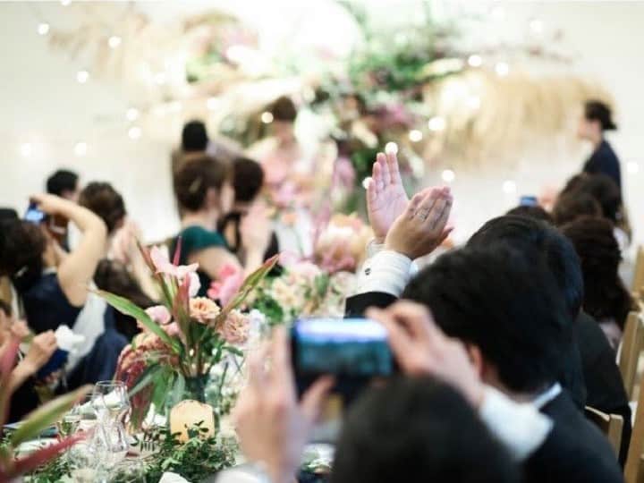 ゼクシィさんのインスタグラム写真 - (ゼクシィInstagram)「【卒花が式を挙げて初めて気付いた「結婚式だからできたこと」】 . 今回は「結婚式だからできる」5つの大切なことについて、 2020年に式を挙げた卒花さんの実例写真と共にご紹介。 結婚式をするか迷っている全ての人に届きますように☺️💕 . 1．結婚式だから「大切な人に“心からの感謝”が伝えられる」 距離が近いだけに感謝を伝える機会がない家族や、 普段口に出せていない恩師や友人への感謝も、 結婚式という場なら、面と向かって伝えることができます✨ 写真1枚目／井上さおりさん（2019年10月挙式） 写真2枚目／奈歩さん（2020年3月挙式） . 2．結婚式だから「夫婦になった実感が湧く」 挙式は夫婦になるふたりの誓いの場であり、 今後夫婦として歩む人生の起点となります👫 夫婦の絆が試されるとき、この起点が支えとなります。 写真3枚目／美里さん（2019年11月挙式） 写真4枚目／ラプンツェるさん（2019年11月挙式） . 3．結婚式だから「人生最高の思い出ができる」 素直に「楽しい」「嬉しい」「幸せ！」を実感し 大切な人たちに囲まれて、人生で一番の主役になれる日🎉 結婚式は、ふたりの人生で最高の思い出になります。 写真5枚目／まふぱんさん（2020年3月挙式） 写真6枚目／シーナさん（2019年11月挙式） . 4．結婚式だから「ゲストの気持ちに触れられる」 時間とお金を割いて参列してくれるゲストの 自分たちを心から祝ってくれる思いに触れることで、 手の中にある幸せに改めて気付くことができます🍀 写真7～8枚目／miiさん（2020年3月挙式） . 5．結婚式だから「人生のパートナーを紹介できる」 幼なじみ、学生時代の友人、職場の同僚、親戚など さまざまな関係のゲストに、互いのパートナーについて 知ってもらう絶好の機会が結婚式なのです😌 写真9～10枚目／SAORIさん（2020年2月挙式） . もっと詳しく知りたい人は #ゼクシィアプリ をチェック！ 「卒花が式を挙げて初めて気付いた「結婚式だからできたこと」」 . +♥+:;;;:+♥+:;;;:+♥+:;;;:+♥+:;;;:+♥+:;;;:+♥ . プロポーズから結婚式まで素敵なお写真募集中！ . ゼクシィ公式アカウントでお写真を紹介してみませんか？ 【#ゼクシィ2020】 を付けて投稿してください📷💍 . +♥+:;;;:+♥+:;;;:+♥+:;;;:+♥+:;;;:+♥+:;;;:+♥ . ▼公式アプリもCHECKしてね ゼクシィアプリはURLから⛪️🕊 @zexyrecruit . . #プロポーズ#式場見学#見学#結婚式#披露宴 _ #前撮りレポ#後撮りレポ#ドレス探し#ドレス試着#ドレス試着レポ#結婚式準備#前撮り準備#令和花嫁#令和婚 _ #令和挙式#2020冬婚#2020秋婚#2021夏婚#2021春婚#ウェディングドレス#ヘアメイク#全国のプレ花嫁さんと繋がりたい#日本中のプレ花嫁さんと繋がりたい#結婚式準備 _ #花嫁#ゼクシィ#ちーむゼクシィ#幸せが動きだしたらゼクシィ」12月11日 18時00分 - zexyrecruit