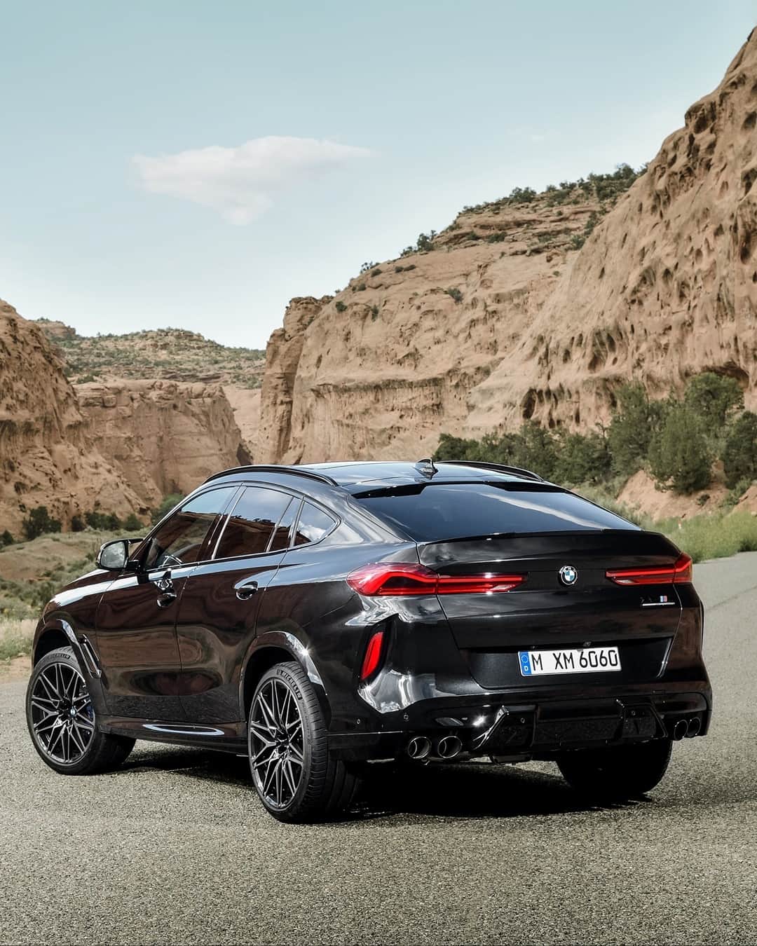BMWのインスタグラム：「Rock-solid attitude, inside and out.  The BMW X6 M Competition. #TheX6M #BMW #X6M #BMWM @bmwm __ BMW X6 M Competition: Fuel consumption in l/100 km (combined): 12.7–12.5. CO2 emissions in g/km (combined): 289–284. Further information: www.bmw.com/disclaimer.  	 Acceleration (0-100 km/h): 3.8 s. Power: 460 kW, 625 hp, 750 Nm. Top speed (limited): 250 km/h (with optional M Drivers Package: 290 km/h).」