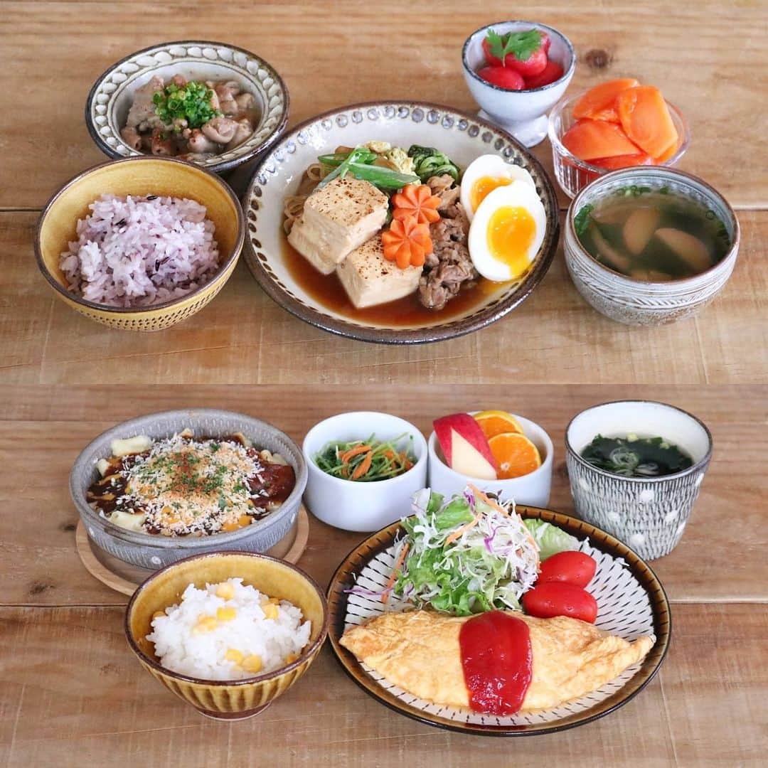 yunaのインスタグラム：「♩ #まとめて投稿 #ひとりごはん . . 🍚すき煮 ホルモンの味噌煮込み ミニトマトのマリネ 雑穀ごはん お吸い物 柿 . . 🍚ツナとチーズのオムレツ コーンライス ミートグラタン 水菜のナムル わかめスープ フルーツ . . オムレツといえば わたしはこのツナとチーズのオムレツが好き😍 . . ツナと玉ねぎを塩コショウで炒めて とろけるチーズと一緒に卵に包んだだけ🍳 朝食にもおすすめです☕🍞 . . #yunaご飯#igersjq#今日のごはん#yummy#ていねいな暮らし#お家ごはん#foodstagram#lin_stagrammer#delistagrammer#Japanesefood#デリスタグラマー#クッキングラム#クッキングラムアンバサダー#タベリー#フーディーテーブル#てづくりごはん365#おうちごはん#おうちごはんlover#Japan#マカロニメイト#夜ごはん#晩ごはん#小石原焼#翁明窯元#オムレツ#すき煮」