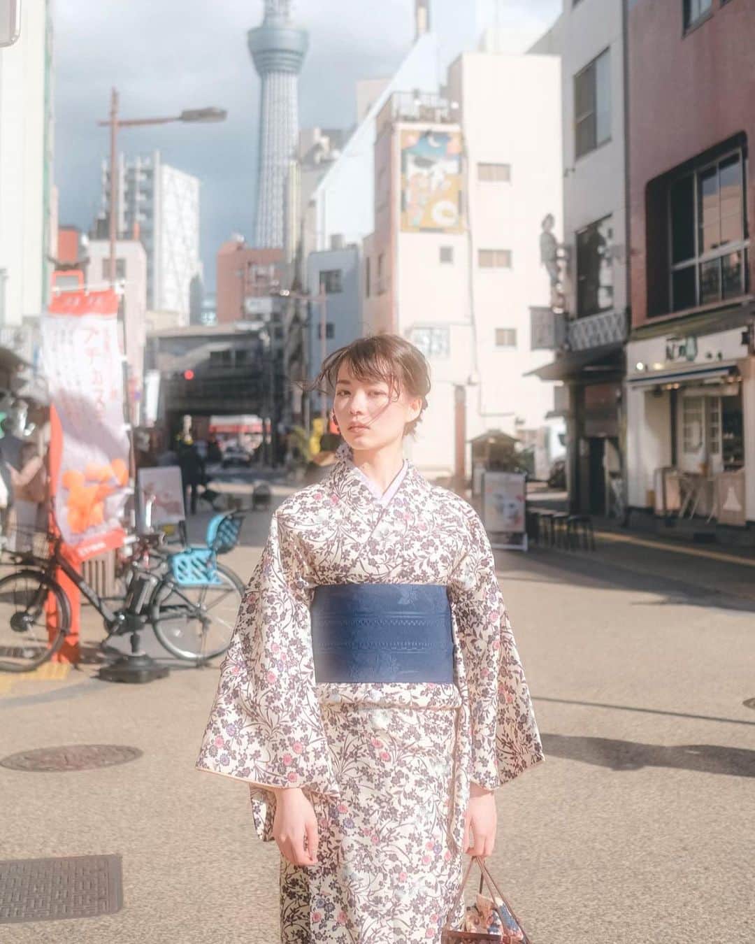 haru wagnusのインスタグラム：「#TokyoToei (都営交通) @toeitransportation_official  ㅤㅤㅤㅤㅤㅤㅤㅤㅤㅤㅤㅤㅤ 『日常に隠れるストーリーを見つけに行こう　都営交通フォトキャンペーン』に参加してます! ㅤㅤㅤㅤㅤㅤㅤㅤㅤㅤㅤㅤㅤ どなたでも参加できるので、ぜひチャレンジしてみてください。詳しくは、ストーリーズからのリンクをチェックしてね。 ㅤㅤㅤㅤㅤㅤㅤㅤㅤㅤㅤㅤㅤ ぼくは、都営銀座線の浅草駅から徒歩二分のところにある、仲見世通り〜浅草寺〜ホッピー通り周辺で撮影をしました☺︎  ㅤㅤㅤㅤㅤㅤㅤㅤㅤㅤㅤㅤㅤ #tokyotoei  #reco_ig  #pr」